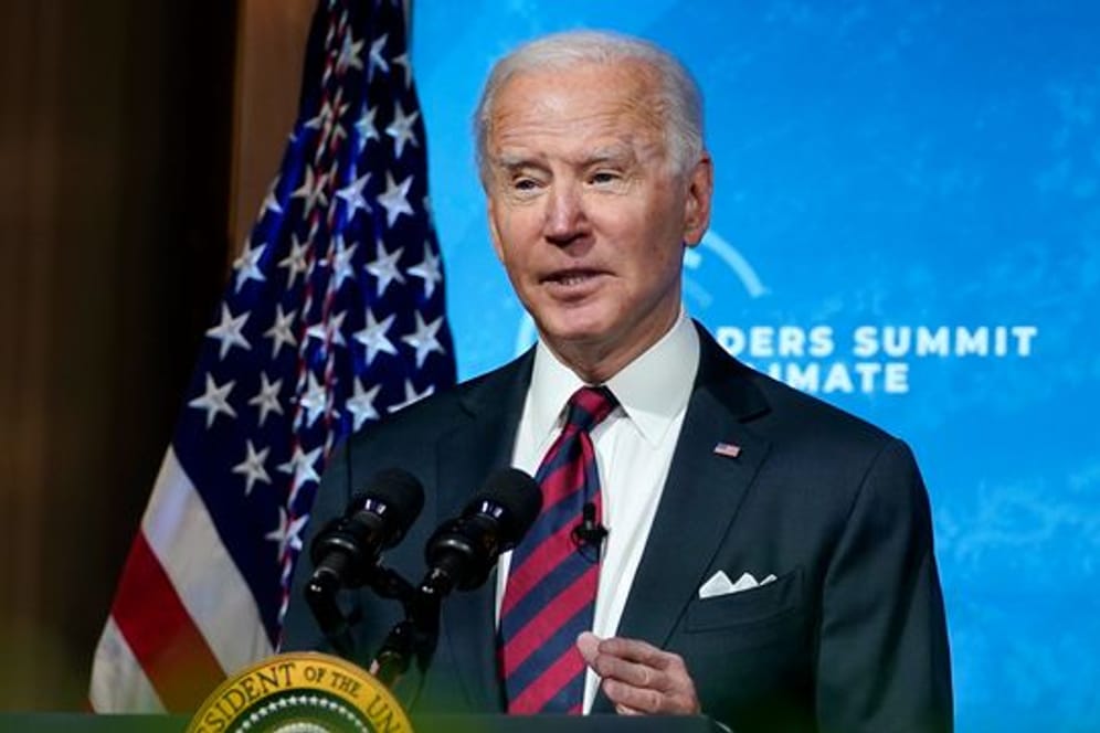 US-Präsident Joe Biden spricht beim virtuellen Klima-Gipfel, zu dem er zahlreiche Staats- und Regierungschefs eingeladen hat, im East Room des Weißen Hauses.