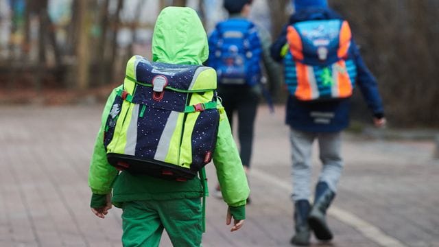 Ein Ganztagsanspruch für alle Grundschüler deutschlandweit soll ab dem Schuljahr 2025/2026 kommen. Ein Ganztagsanspruch für alle Grundschüler deutschlandweit soll ab dem Schuljahr 2025/2026 kommen.