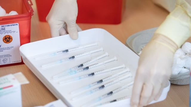 Bundesgesundheitsminister Spahn erwartet, dass die Impfpriorisierung im Juni aufgehoben werden kann. Bundesgesundheitsminister Spahn erwartet, dass die Impfpriorisierung im Juni aufgehoben werden kann.