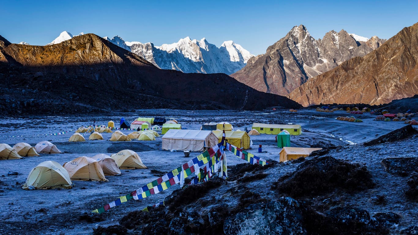 Lager in der Everest Region Solukhumbu: Ein Bergsteiger hat sich mit dem Coronavirus infiziert.