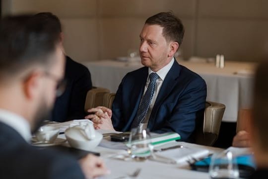 Sachsens Regierungschef Michael Kretschmer besucht Moskau und spricht mit Putin über den Fall Nawalny.