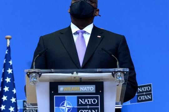 Pentagon-Chef Lloyd Austin warnt eindringlich vor den globalen Sicherheitsrisiken durch den Klimawandel.
