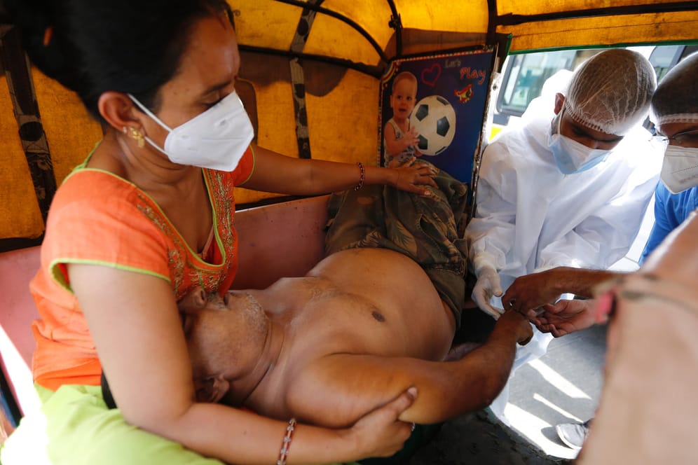 Indien, Ahmedabad: Ein Feuer tötete 13 Covid-19-Patienten in einem Krankenhaus im Westen des Landes.