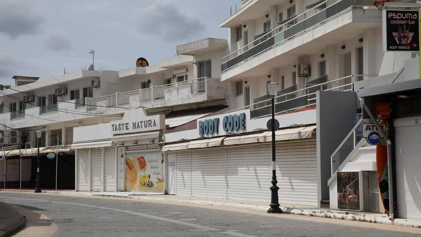 Geschlossene Geschäfte auf Rhodos: Hier sollen im Sommer wieder Touristen empfangen werden.