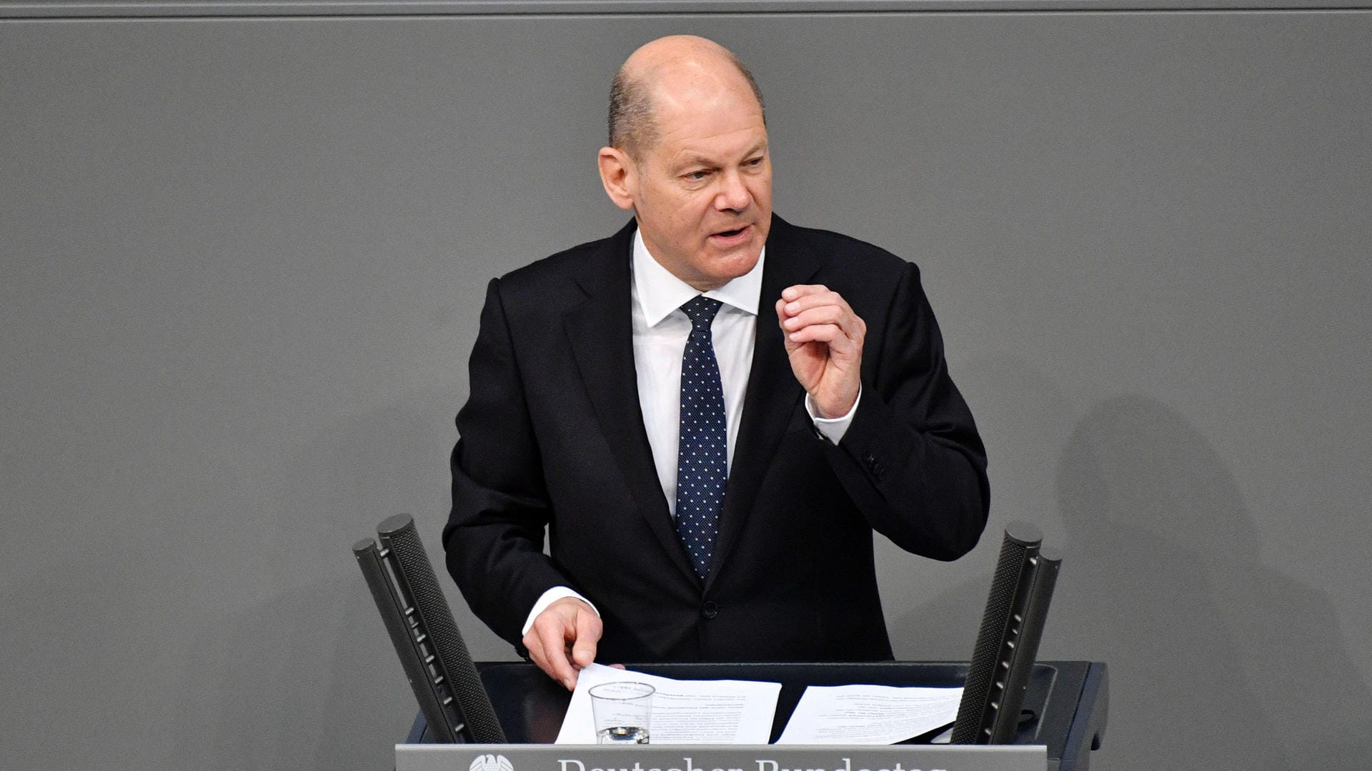 Olaf Scholz: Der Bundesfinanzminister erklärte, der Nachtragsetat stelle vor allem mehr Geld für Unternehmen und für die Gesundheitspolitik sicher.