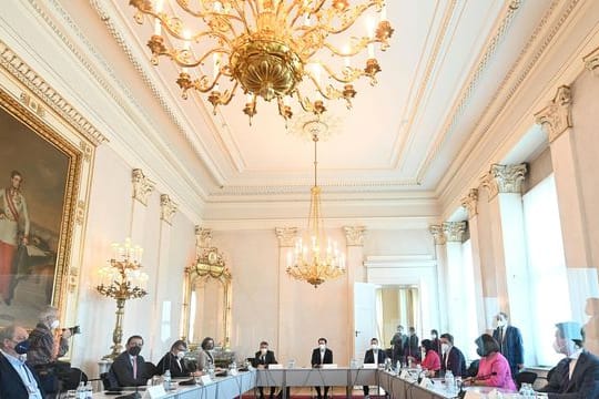 Spitzenrunde zum Thema Öffnungen in der Corona-Krise mit Bundeskanzler Sebastian Kurz (M) im Bundeskanzleramt in Wien.