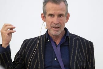 Kritik kommt von Schauspieler und Filmakademiechef Ulrich Matthes: Die Aktion sei "indirekt Schützenhilfe für die Querdenkerszene und die AfD".