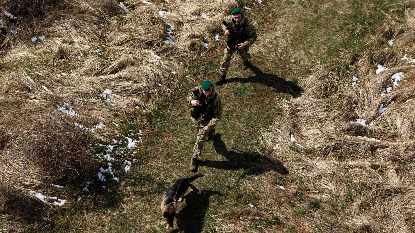 Kontrollposten an der Grenze: Die Ukraine will sich auf einen möglichen russischen Militärangriff vorbereiten.