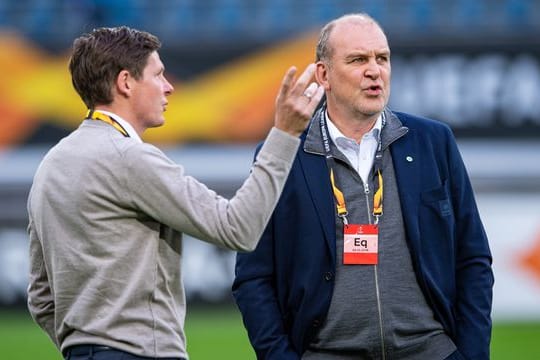 Haben mit Wolfsburg weiter die Königsklasse im Blick: Geschäftsführer Jörg Schmadtke (r) und Trainer Oliver Glasner.