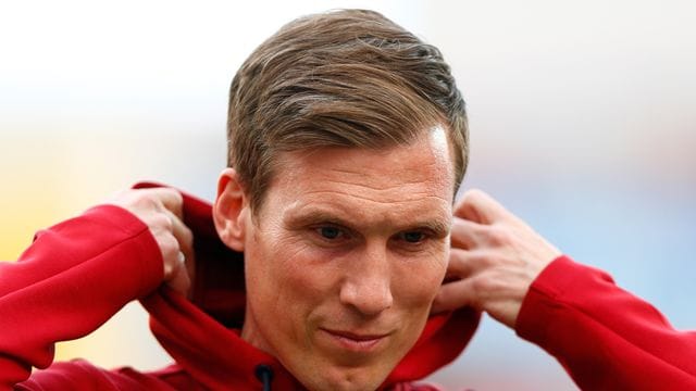 Kann entspannt in die Zukunft schauen: Bayer-Coach Hannes Wolf. Kann entspannt in die Zukunft schauen: Bayer-Coach Hannes Wolf.