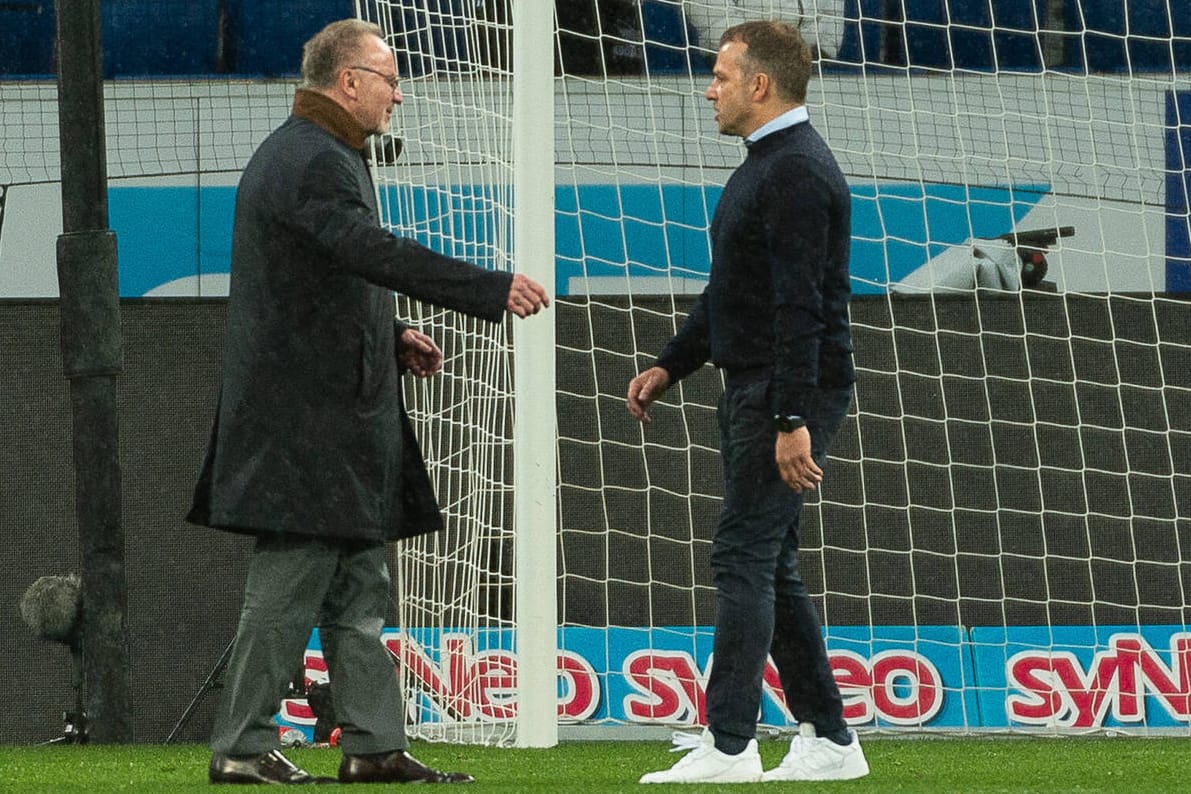 Bayern-Vorstandschef Rummenigge (l.) und Trainer Flick: "Lösung finden".