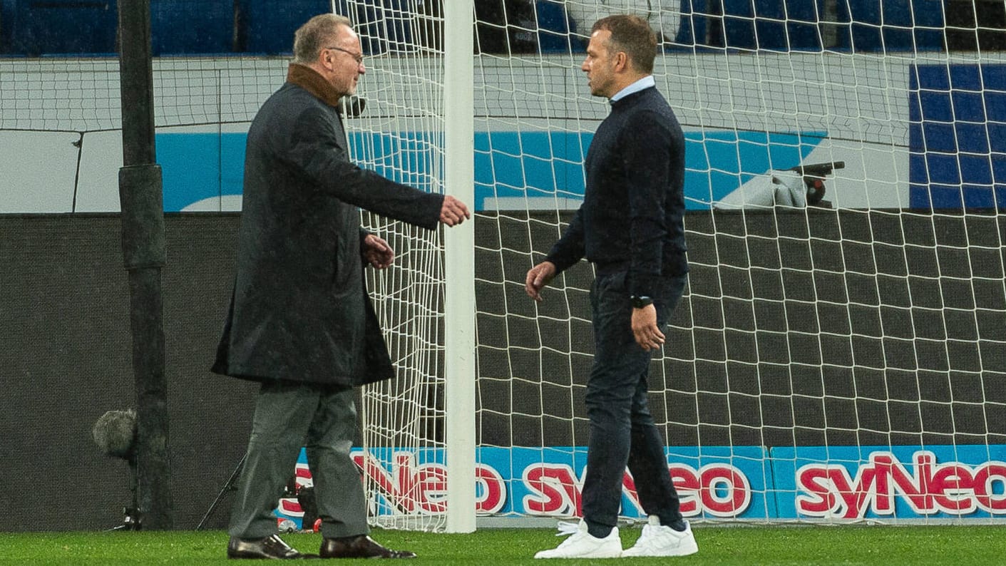 Bayern-Vorstandschef Rummenigge (l.) und Trainer Flick: "Lösung finden".