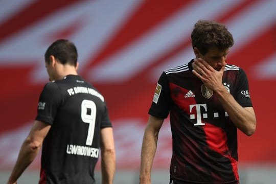 Null Punkte statt den Titel: Für Torjäger Robert Lewandowski (l) und Thomas Müller gab es beim Bayern-Gastspiel in Mainz nichts zu holen.