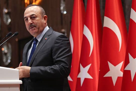 Verärgert über US-Präsident Biden: Der türkische Außenminister Mevlüt Cavusoglu.