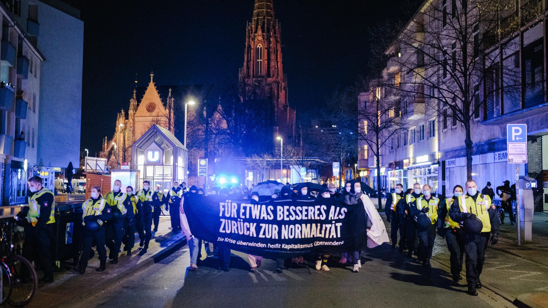 Demonstration in Hannover: Nur in wenigen Städten kam es zu kleineren, angemeldeten Demonstrationen.