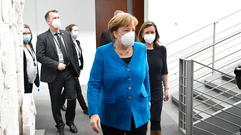 Kanzlerin Angela Merkel: "Die Bundeskanzlerin lässt sich auf Covid-19 testen, wenn die Umstände es erfordern."