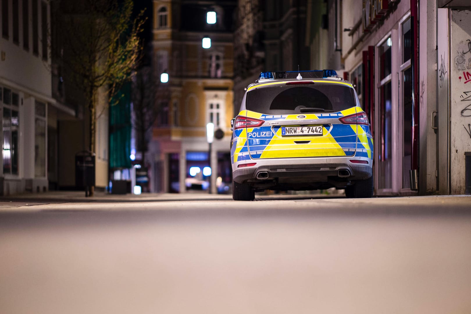 Polizeiwagen in Nordrhein-Westfalen: Die Beamten fanden auch Betäubungsmittel (Symbolbild).