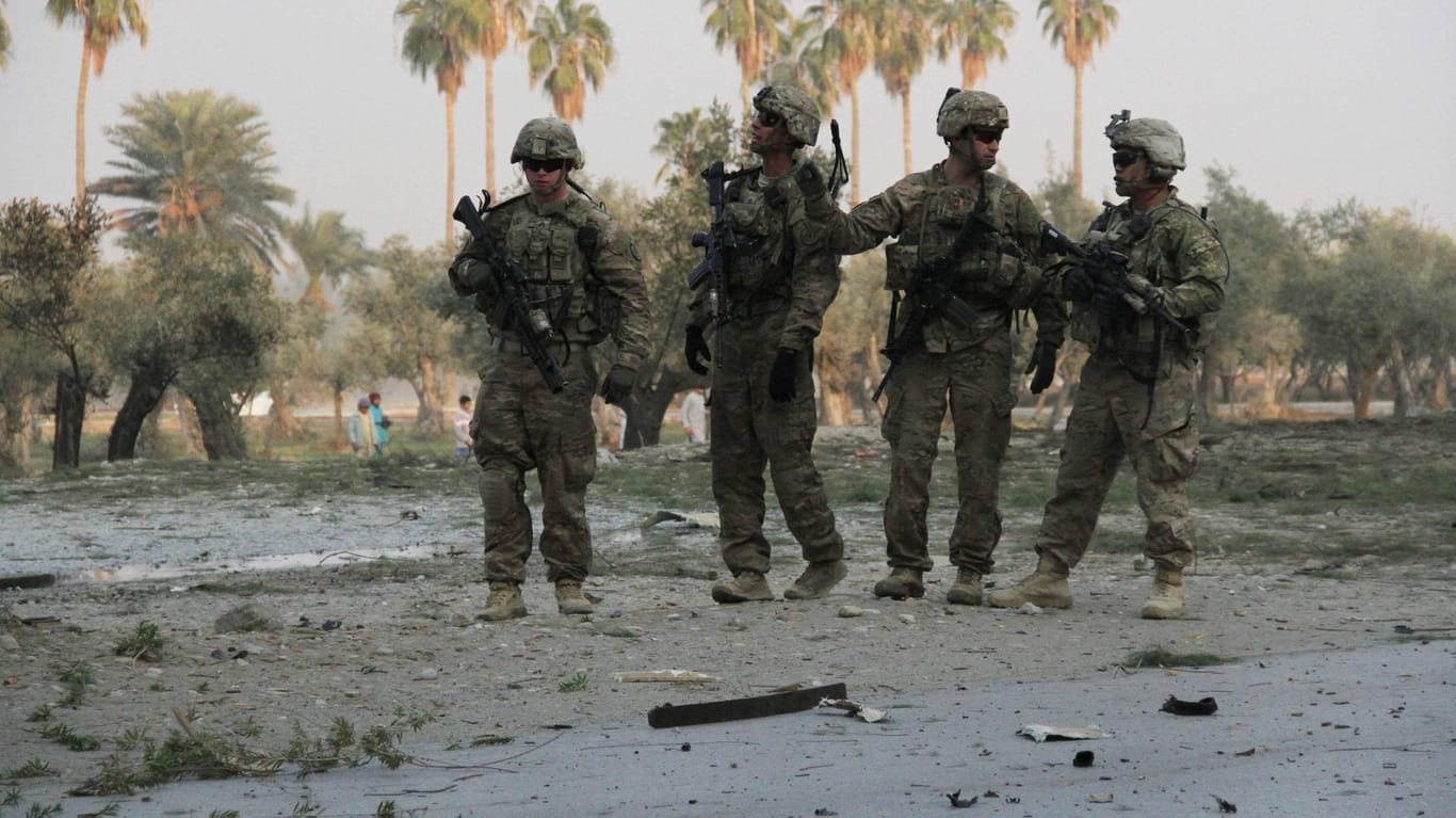 US-Soldaten nach einem Selbstmordanschlag in Afghanistan: Alle Truppen sollen in den nächsten Monaten das Land verlassen (Archivfoto).