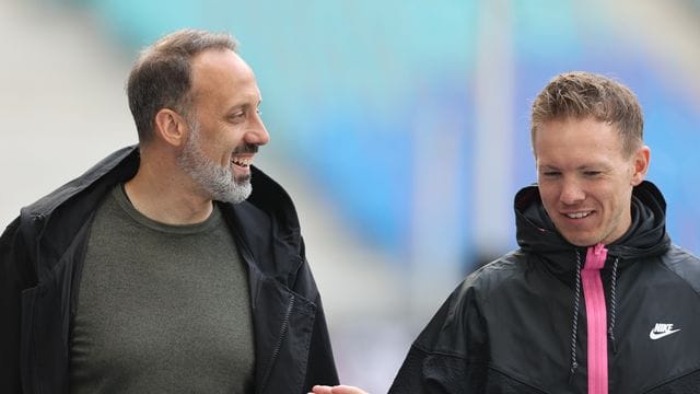 Haben ein besonderes Verhältnis zueinander: Stuttgarts Trainer Pellegrino Matarazzo (l) und Leipzigs Trainer Julian Nagelsmann. Haben ein besonderes Verhältnis zueinander: Stuttgarts Trainer Pellegrino Matarazzo (l) und Leipzigs Trainer Julian Nagelsmann.