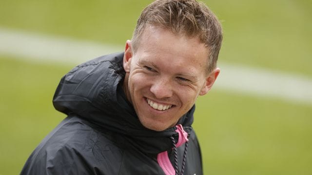 RB Leipzig fordert angeblich eine Ablösesumme im zweistelligen Millionen-Bereich für Trainer Julian Nagelsmann. RB Leipzig fordert angeblich eine Ablösesumme im zweistelligen Millionen-Bereich für Trainer Julian Nagelsmann.