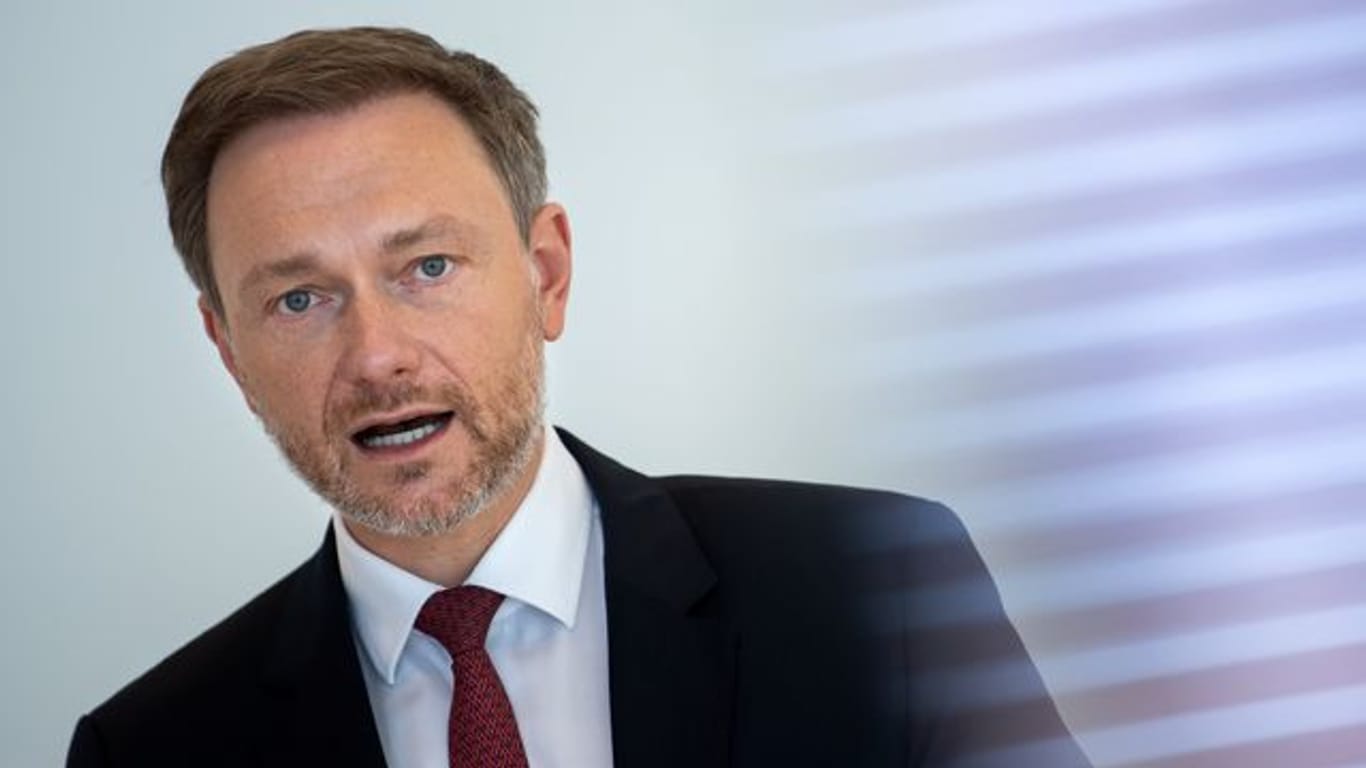 Christian Lindner setzt im Bund auf Schwarz-Gelb, eine Ampelkoalition aus Grünen, SPD und FDP sieht er kritisch.