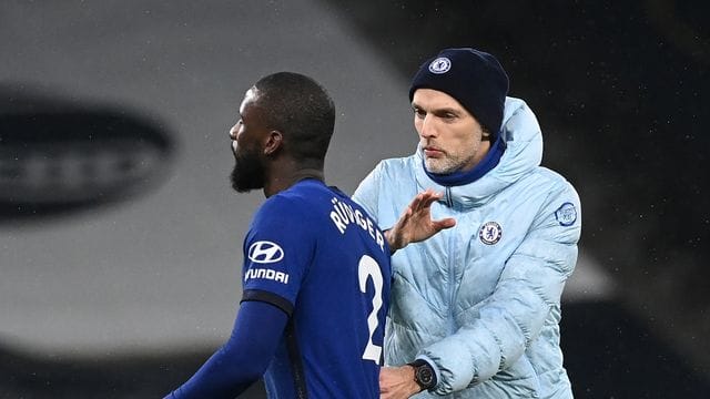 Trainer Thomas Tuchel (r) und Antonio Rudiger treffen mit dem FC Chelsea auf Real Madrid.