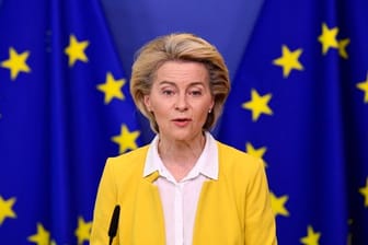 "Die Lage bessert sich in den USA und hoffentlich auch in der Europäischen Union", sagte EU-Kommissionschefin Ursula von der Leyen in einem Interview.