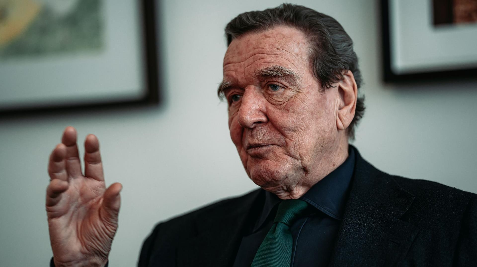 Altkanzler Gerhard Schröder: Er kritisiert die Haltung der Grünen in außenpolitischen Fragen.