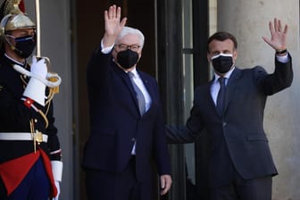 Bundespräsident Frank-Walter Steinmeier beim Besuch des französischen Präsidenten Emmanuel Macron in Paris: Beide betonten bei dem Treffen die Bedeutung eines einigen Europas.