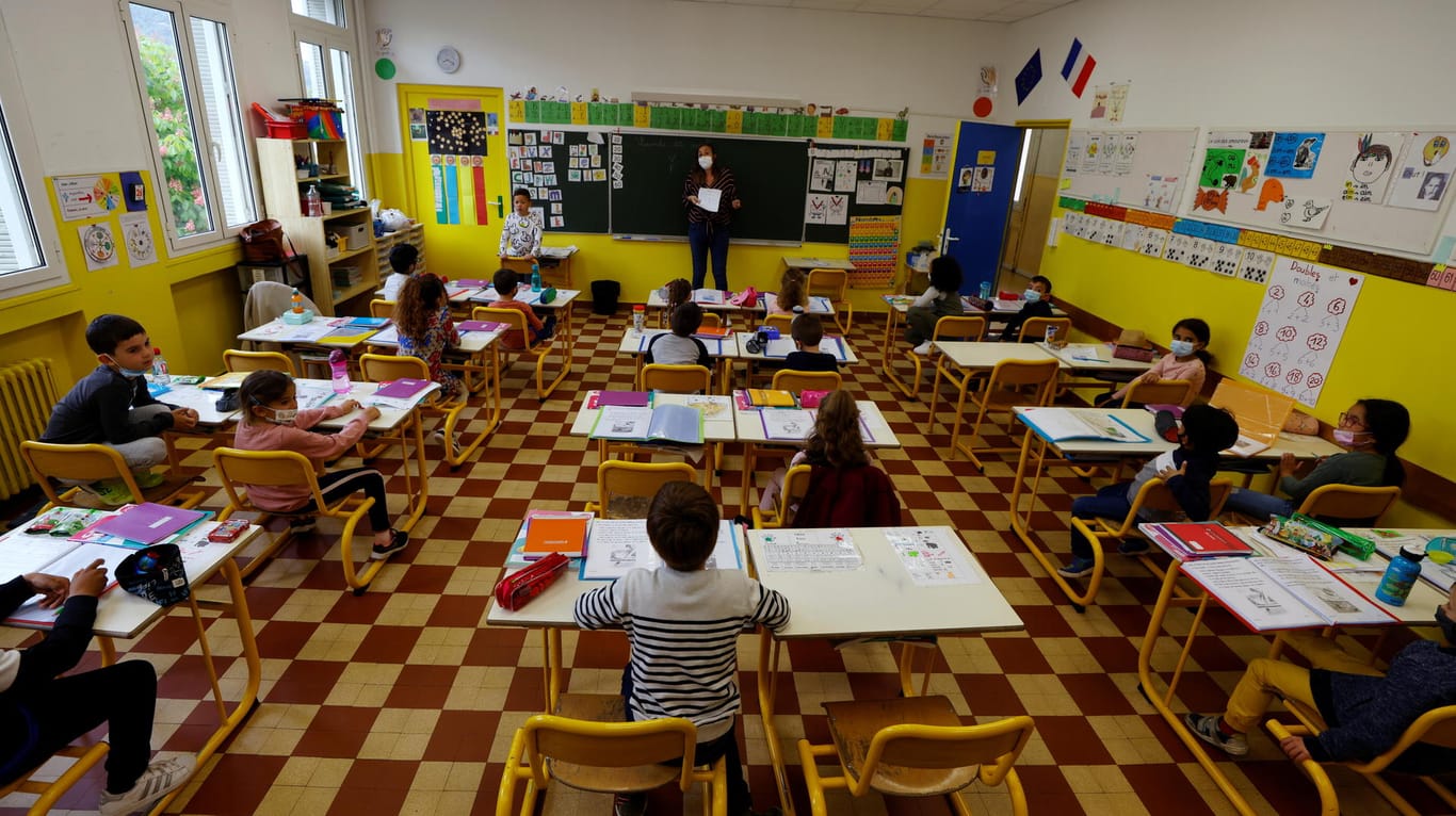 Eine Schule in Nizza: In Frankreich sind die Schulen nun wieder für den Präsenzunterricht geöffnet.