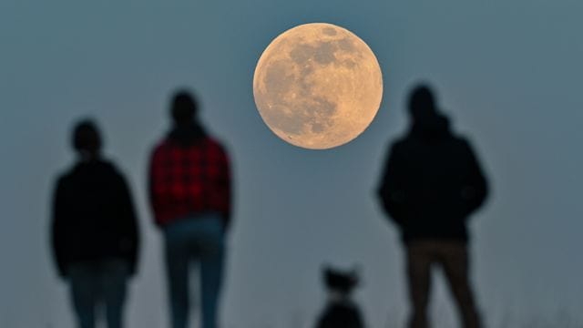 Beim sogenannten "Supermond" ist die Entfernung zwischen Mond und Erde geringer als sonst.