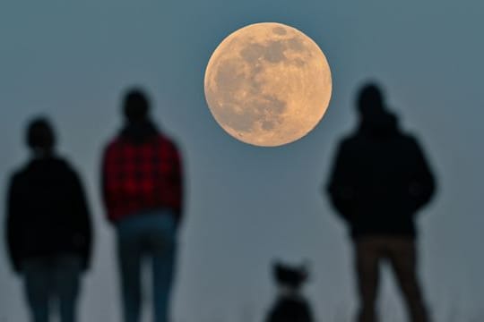 Beim sogenannten "Supermond" ist die Entfernung zwischen Mond und Erde geringer als sonst.