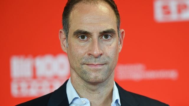 Oliver Mintzlaff muss nun einen neuen Trainer für RB Leipzig finden.