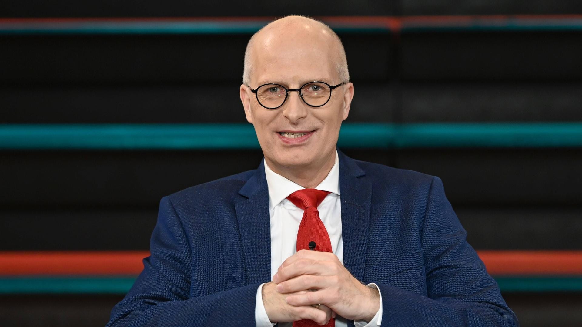Peter Tschentscher (SPD): Hamburgs Bürgermeister will sich bei der Pandemie-Bekämpfung nicht Markus Söder als Vorbild nehmen. Peter Tschentscher (SPD): Hamburgs Bürgermeister will sich bei der Pandemie-Bekämpfung nicht Markus Söder als Vorbild nehmen.