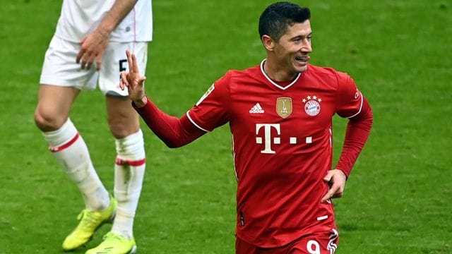 Weltfußballer Robert Lewandowski lobt den zukünftigen Bayern-Trainer Julian Nagelsmann. Weltfußballer Robert Lewandowski lobt den zukünftigen Bayern-Trainer Julian Nagelsmann.