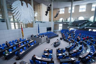 Der Bundestag: Im Internet kursieren offenbar Todesdrohungen an Politiker.