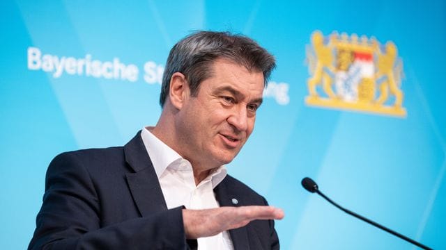 Die CSU ist einer Umfrage des Instituts Insa zufolge in der Wählergunst auf ein Tief von 36 Prozent gefallen. Die CSU ist einer Umfrage des Instituts Insa zufolge in der Wählergunst auf ein Tief von 36 Prozent gefallen.