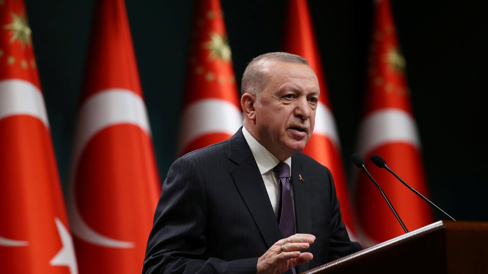 Türkischer Präsident Tayyip Erdogan: Während des Lockdowns darf kein Alkohol verkauft werden. Türkischer Präsident Tayyip Erdogan: Während des Lockdowns darf kein Alkohol verkauft werden.