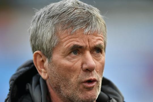 Glaubt nicht, dass sich im Fußball etwas an den Gehältern ändern wird: Kölns Trainer Friedhelm Funkel.