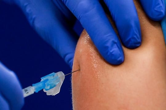 Die Bildungsgewerkschaft zweifelt an einer schnellen Massenimpfung von Kindern.