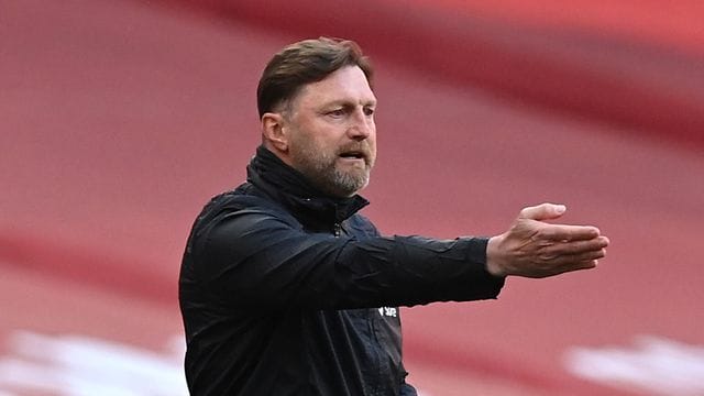 "Ich sehe nicht viele Szenarien, in denen ich diesen Dreijahresvertrag, den ich hier noch habe, für irgendetwas anderes her gebe", sagt Ralph Hasenhüttl.