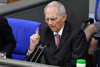 Bundestagspräsident Wolfgang Schäuble: Er drängt auf eine schnelle bundesweite Regelung für Geimpfte.