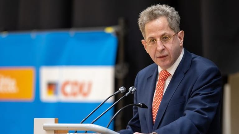Hans-Georg Maaßen (CDU) spricht vor der Wahlkreisvertreterversammlung der CDU-Kreisverbände in Südthüringen.