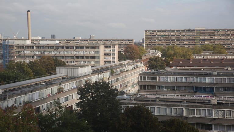 Sozialer Wohnungsbau im Süden Londons: Hier lebt es sich günstiger, aber auch deutlich beengter (Archivbild).