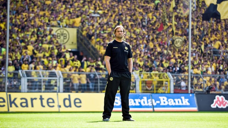 Jürgen Klopp vor der Dortmunder Südtribüne: Von 2008 bis 2015 trainierte der gebürtige Glattener den BVB: