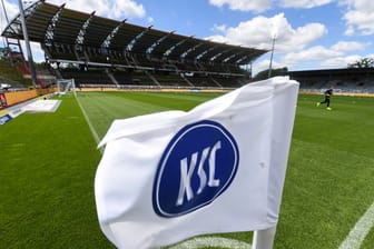 Der Karlsruher SC muss nach seiner Quarantäne-Zeit wegen des Verstoßes gegen Corona-Regeln eine Geldstrafe zahlen.