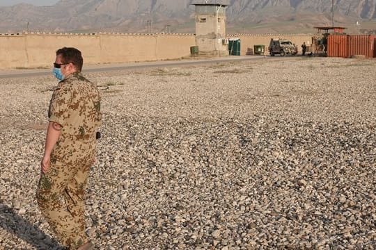 Ein Bundeswehrsoldat im nordafghanischen Masar-i-Scharif im Camp Marmal.