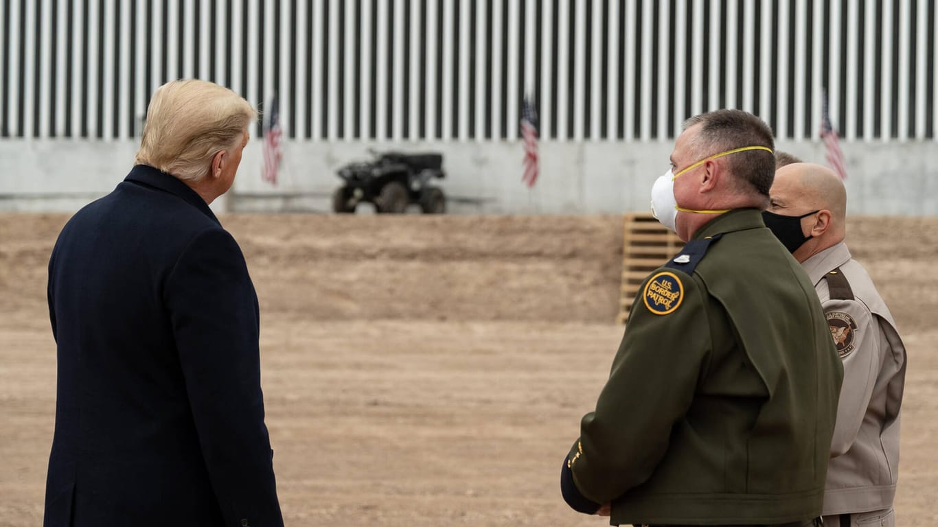 Für den ehemaligen Präsidenten Trump war die Mauer zu Mexiko ein Aushängeschild (Archivbild). Sie wurde aber nicht fertiggestellt.