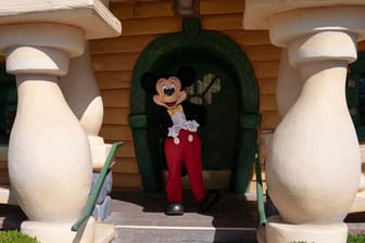 13 Monate lang war Disneyland in Kalifornien wegen der Corona-Pandemie zu, nun darf Mickey Mouse endlich wieder vor die Tür.
