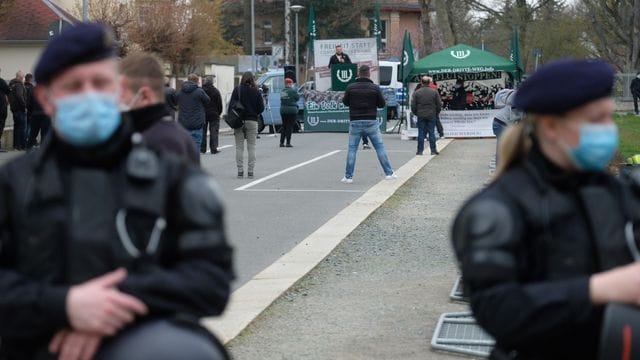 Kundgebung der rechtsextremen Kleinpartei "Der III. Kundgebung der rechtsextremen Kleinpartei "Der III.